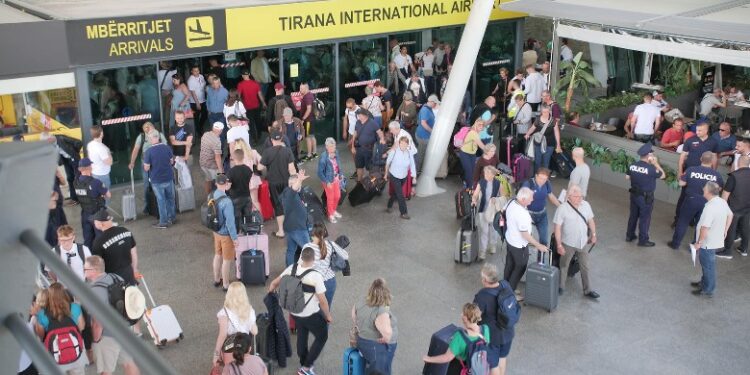SAMITI I BE NË TIRANË/ Rinasi njoftim për qytetarët: Duhet të jeni 4 orë para fluturimit në aeroport