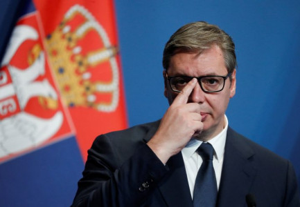 TENSIONET NË VERI TË KOSOVËS/ Admirali i NATO-s takon Vuçiçin në Beograd