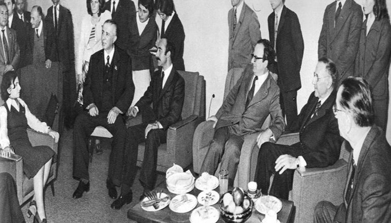 DOSSIER/ Enver Hoxha: Shoku Ramiz, Austit do t’i thuash; se kur Mehmeti lidhi krushqi me një familje që kishte të arratisur në SHBA…’