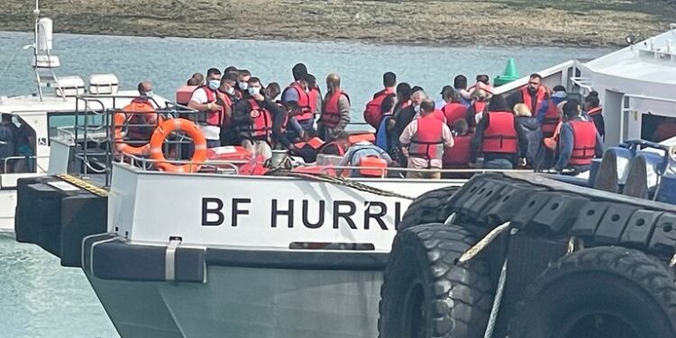 “DAILY MAIL”: Shqipëria do të bëhet një ‘parajsë e pastrimit të parave’ për bosët e drogës në Britaninë e Madhe