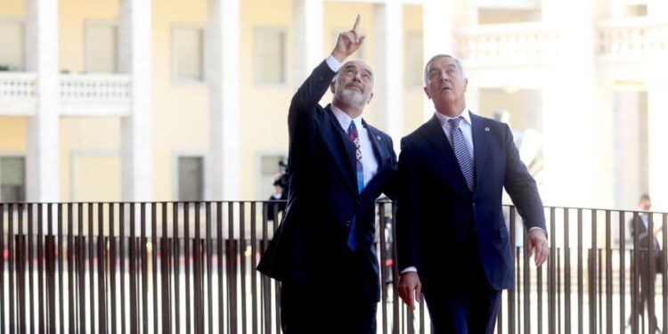 NGA VALLET TE PËRULJET/ Rama publikon fotoalbumin e samitit BE-Ballkani Perëndimor