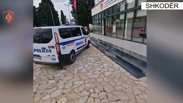E PËSOJNË KEQ/ Kishin kthyer lokalin në “arenë” droge dhe bixhozi, arrestohen dy vëllezër në Malësinë e Madhe
