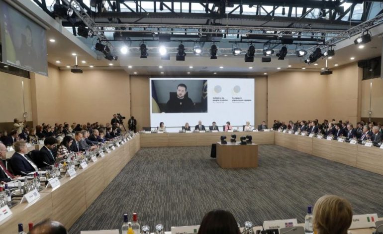 PAS NDIHMËS URGJENTE QË KËRKOI ZELENSKY/ Mblidhen në Paris donatorët ndërkombëtarë, Macron: T’i ndihmojmë të kalojnë dimrin