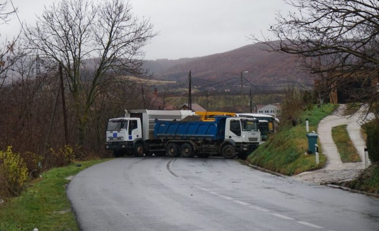 TENSIONET NË VERI TË KOSOVËS/ Lista Serbe thirrje për vetëpërmbajtje: Mos pengoni KFOR-in dhe EULEX-in të lëvizin
