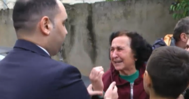 “KU TË SHKOJ NË MES TË DIMRIT”/ I kërkuan të lirojë shtëpinë pasi do prishet pallati, të moshuarës në Tiranë i bie të fikët