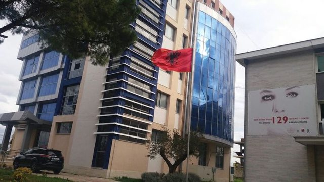 EMRI/ I shpallur në kërkim ndërkombëtar, arrestohet 21-vjeçari i rrezikshëm në Fier