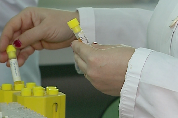 E RËNDË/ Mjekët infektojnë me HIV 1 vjeçarin, dy prindërit rezultuan negativë por…