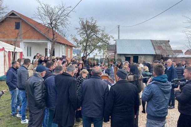 PAMJET/ Mes lotësh, përcillet për në banesën e fundit Hamide Magashi, ja ku do të prehet