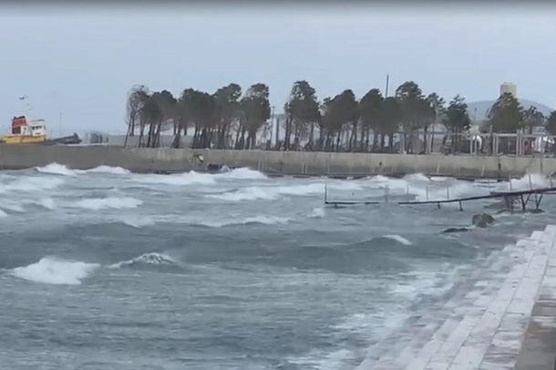 PËRKEQËSOHET MOTI/ Drejtoria detare bën NJOFTIMIN e rëndësishëm: Kini kujdes deri…