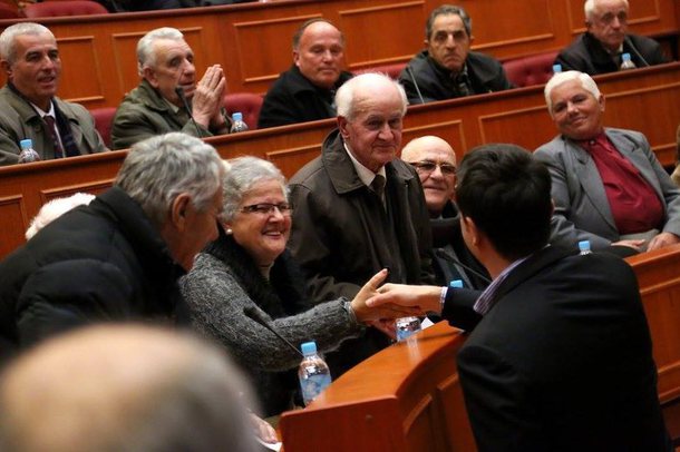 ZBARDHET SKEMA/ Sa do të rriten pensionet për të moshuarit, dokumentet dhe kushtet për të përfituar kompensimin e dritave