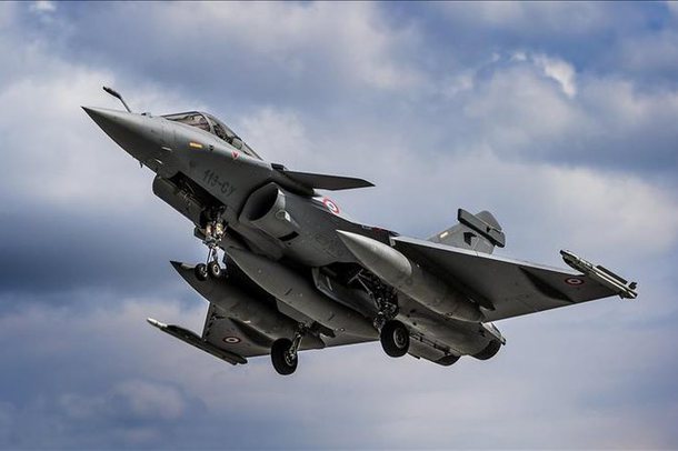 LUFTË E RE NË HORIZONT? Ngrihen në qiell 39 avionë luftarakë, 3 anije nisen në 24 orë…