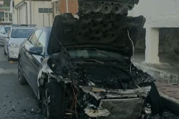 ÇFARË NDODHI? Digjen tre makina në Shkodër gjatë natës, dyshohet për…