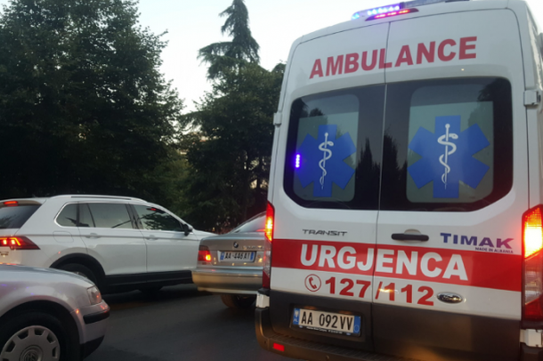 E RËNDË/ Aksident në aksin Lezhë-Shkodër, automjeti përplas këmbësorin