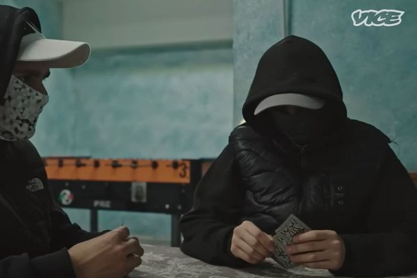 “NUK KEMI FRIKË NGA VDEKJA”/ Si po rekruton klani mafioz ‘Camorra’ fëmijë nëpërjet rrjeteve sociale: Nëse nuk ia dalin, i vrasim