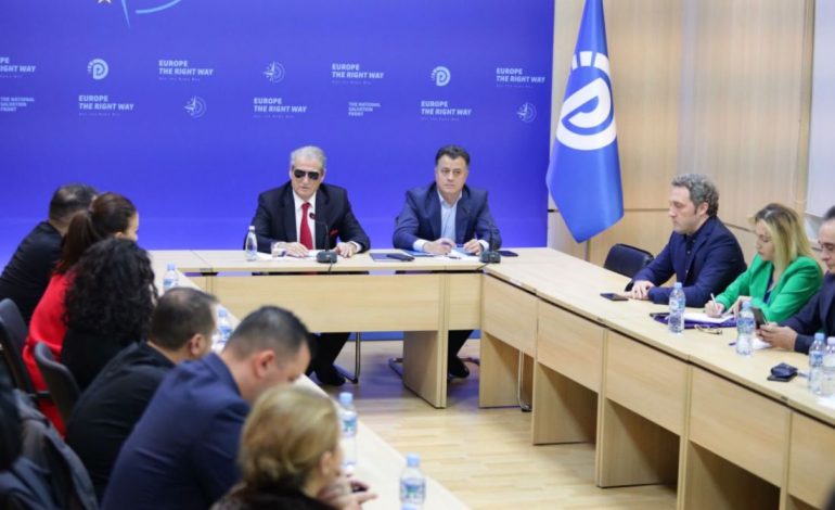 PRIMARET/ Berisha: Votuan mbi 55 mijë anëtarë të PD-së. Pjesëmarrje 15% më e lartë…