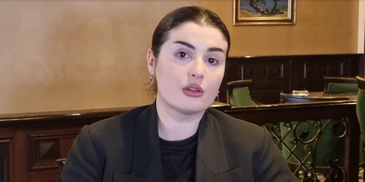 NËNË E BIR U HELMUAM/ Përfaqësuesja e hotelit në Shkodër: Kamerieri nuk e besoi, e provoi dhe u helmua gjithashtu