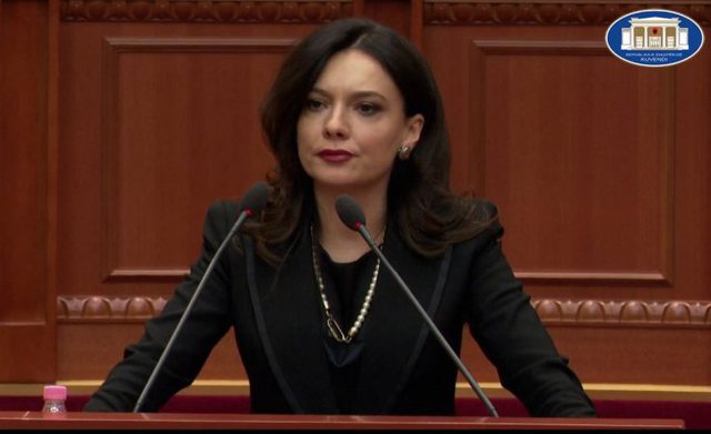 DEBATI NË KUVEND/ Spiropali-Berishes: Je shkak i varreve të hapura dhe i gjakut në fytyrën e kundërshtarëve të tu
