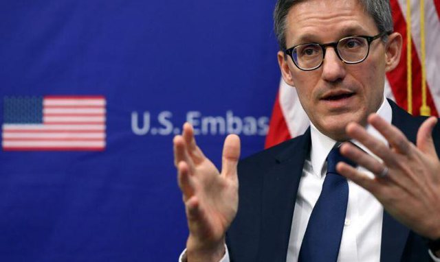 TENSIONET/ Chollet tregon arsyen e anulimit të vizitës në Kosovë