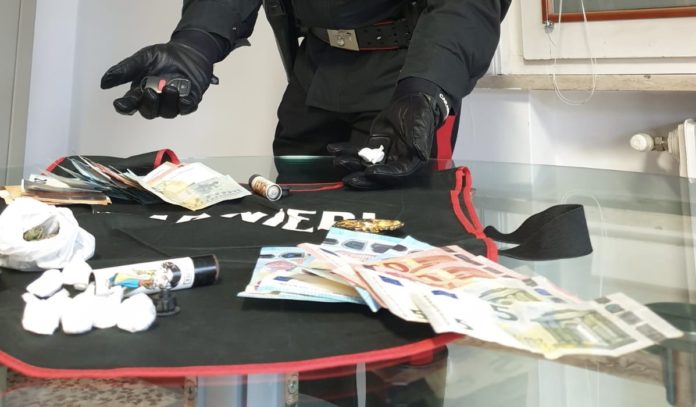“KEMI ARDHUR TE TË FEJUARAT”/ Doza kokaine në çakmakë falso e telekomandë makine, arrestohen dy të rinjtë shqiptarë në Itali