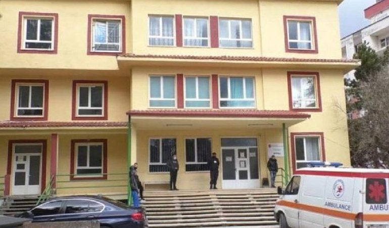 E RËNDË/ Konsumuan lëndë kimike helmuese, përfundojnë në spital burrë e grua në Pogradec