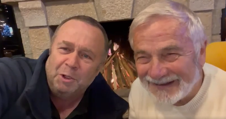 “HAMSHOR DHE MODEST”/ Gjergj Luca nxjerr videon me Viktor Zhustin: Ky burrë dashuron edhe 80 vjeç! Ishalla, t’i ngjaj dhe unë…