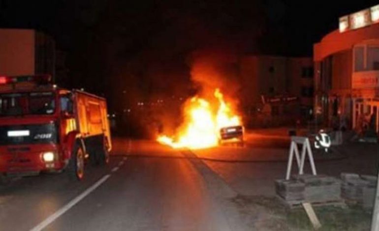 DETAJET/ Digjet gjatë natës makina luksoze në Vlorë