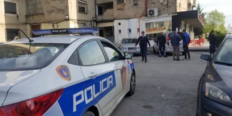 E PËSON KEQ/ Rrahu kunatën dhe i vuri pushkën në kokë, prangoset 38-vjeçari në Maliq