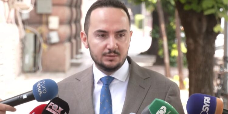 “KËRKON TA BËJË NJË PARTI TË VOGËL”/ Salianji: Berisha po lufton për interesa personale, po dëmton PD e opozitën