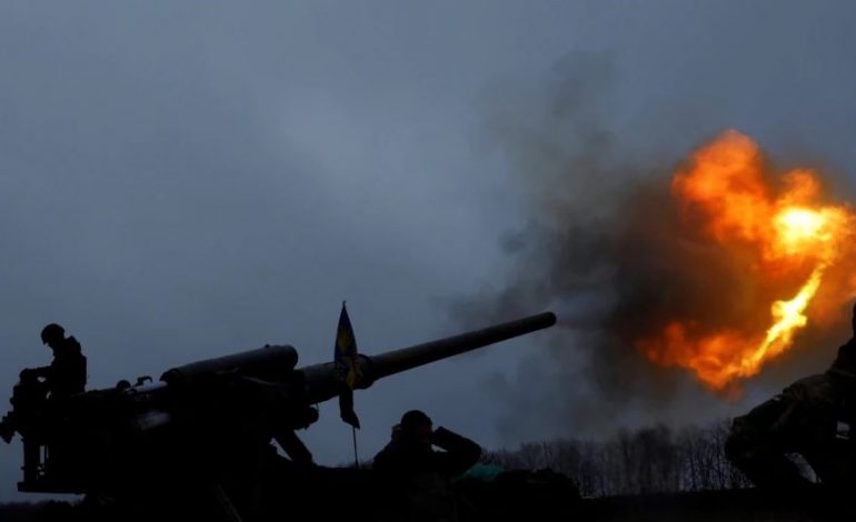 “ARMIKU PO VAZHDON OFENSIVËN”/ Rusia sulmon vijën e frontit në lindje të Ukrainës, 33 sulme me…