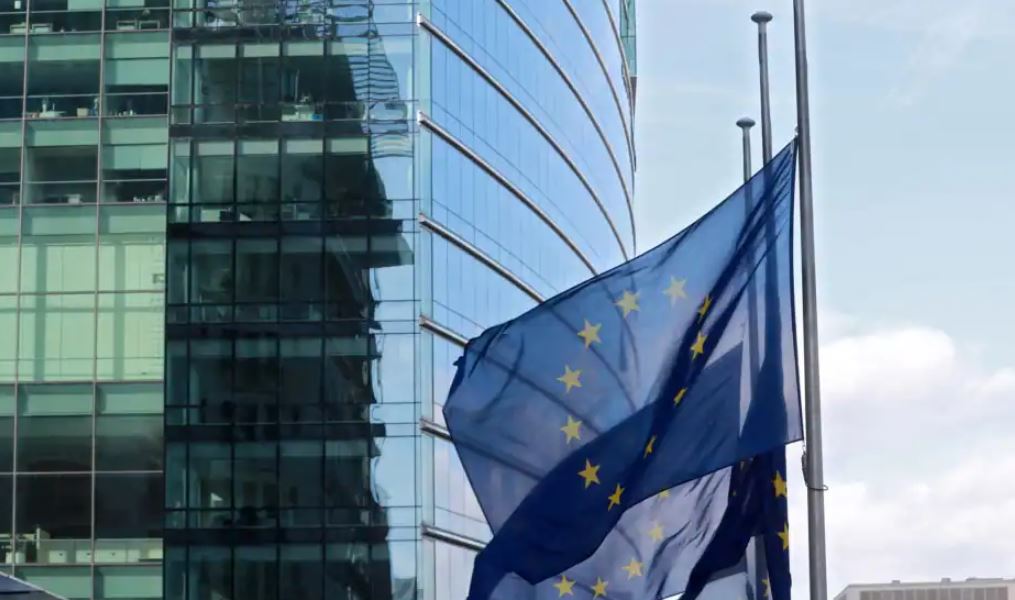 “LLUM TERRORIST”/ Deklaratat e Vuçiçit për Kurtin, BE bën thirrje për sjellje evropiane