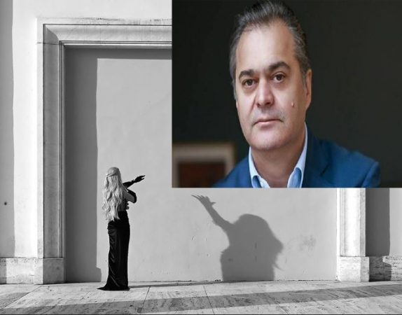 “SHQIPËRIA NJË ANIJE PA DESTINACION, PASAGJERËT…”/ Ben Blushi: Viti 2023 kur nuk do ndodhë asgjë!