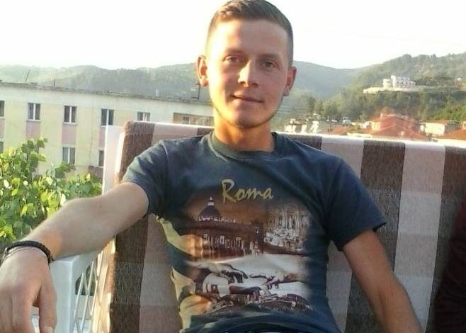 DETAJET/ Pinë në lokal tërë natën dhe u zunë për parakalimin e makinave, si ndodhi krimi në Gramsh. Del FOTO e autorit