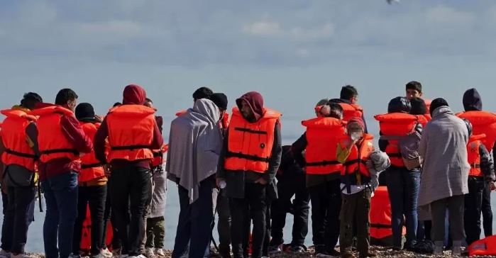 ME GOMONE DREJT ANGLISË/ BBC: Zhduken dhjetëra emigrantë të mitur shqiptarë. 20 përqind e atyre që vijnë...