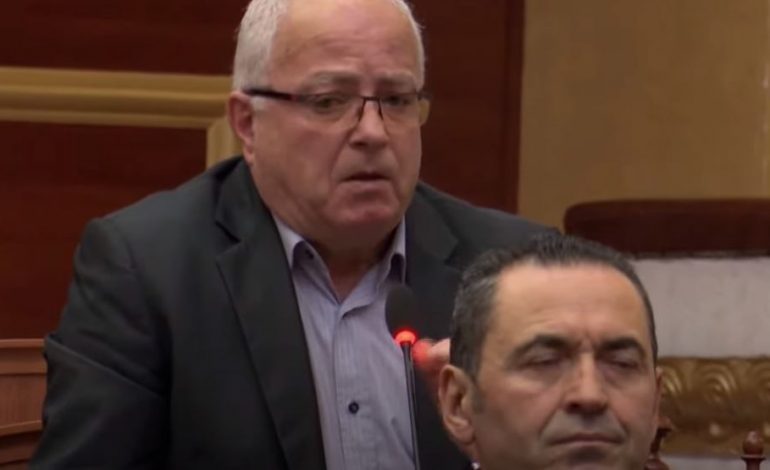 “PO NDALONI ELEKTORATIN NË…”/ Spaho kërkon ndryshimin e rregullores: Sa shqetësime të qytetarëve mund të adresoj në 2 minuta?