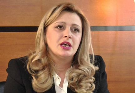 “LEKËT NDAHESHIN ME DALLËNDYSHE BICIN”/ Thellohet skandali i korrupsionit në IKMT, bizneset të detyruar t’i japin para drejtoreshës së Ramës