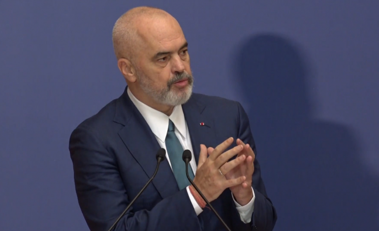 JEP LAJMIN E MIRË PËR PUNONJËSIT E ADMINISTRATËS/ Rama: Ja sa shpërblim do të marrin për festa