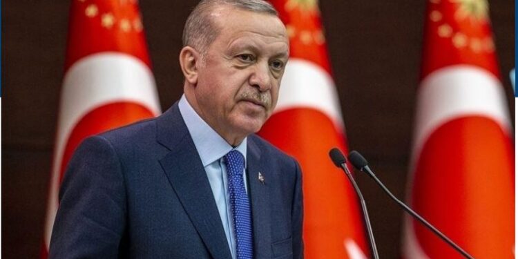 PARALAJMËRON LARGIMIN NGA POLITIKA/ Erdogan: Kërkojmë mbështetje për herë të fundit