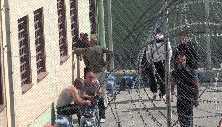 SHUHEN SHPRESAT E TË BURGOSURVE/ S’ka amnisti për festa
