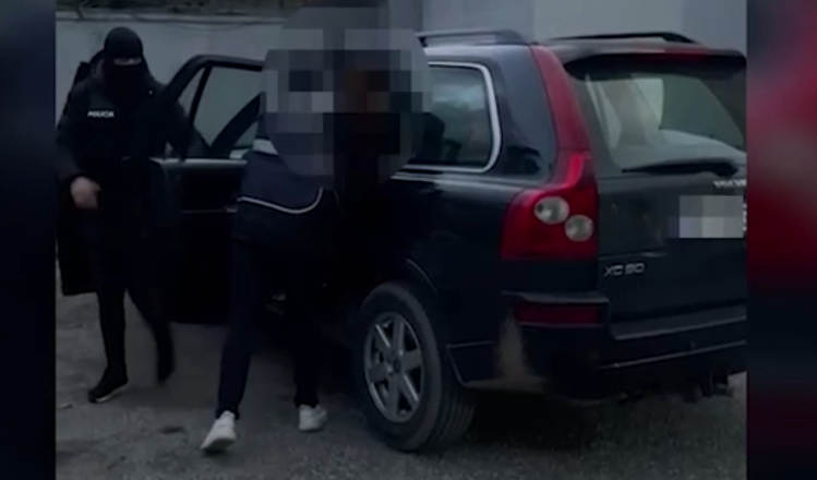 ME DROGË DREJT GREQISË/ Arrestohen 3 persona në Gjirokastër, sekuestrohen 87 pako me kanabis