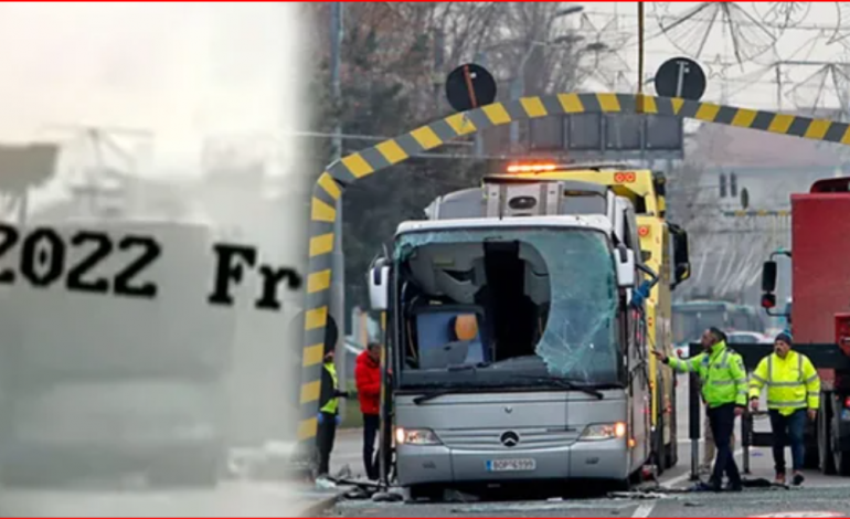 PAMJET E RËNDA/ Publikohet momenti i përplasjes fatale të autobusit në Bukuresht, një person vdiq dhe 24 të tjerë…