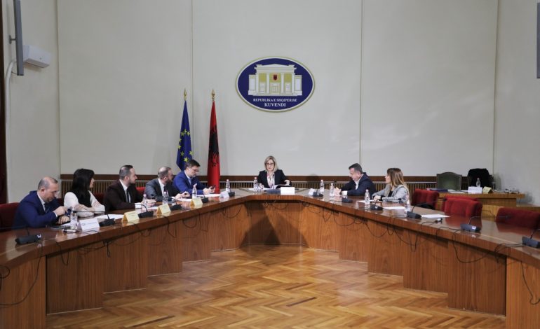 ZYRTARE/ Këshilli i Rregullores iu jep mandatet dy deputetëve të rinj të PD-së, betohen sot në seancë