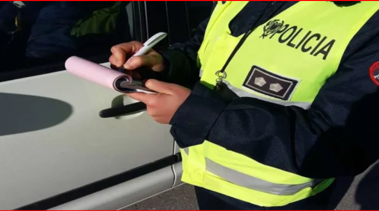 I KËRKOI PARA SHOFERIT QË MOS TA GJOBISTE/ Përjashtohet menjëherë nga Policia efektivi i rrugores