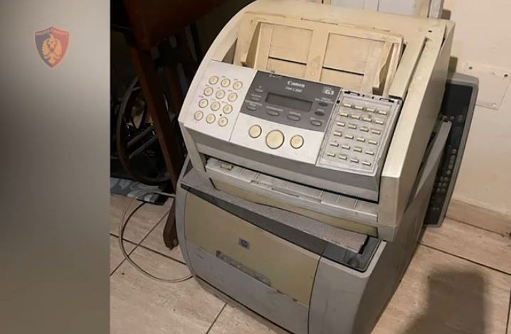 “PËR PATENTËN DO 100 EURO”/ Zbardhen përgjimet e rrjetit të falsifikatorëve në Tiranë, një prej 3 të arrestuarve: S’ma mban by**…