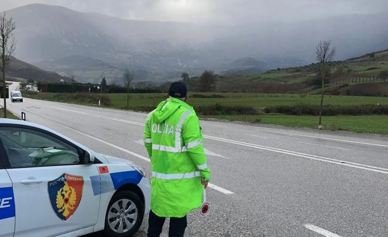MOTI I KEQ/ Policia rrit prezencën në rrugë, apel shoferëve: Respektoni sinjalistikën dhe rregullat e qarkullimit