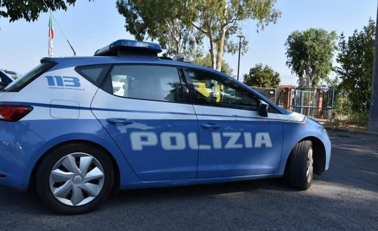 TENTOI T’I SHPËTONTE POLICISË ITALIANE/ 25-vjeçari shqiptar kapet me rreth 80 doza kokainë dhe 1400 euro në makinë