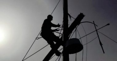 MOTI I KEQ SHKAKTON PROBLEME EDHE NË KORÇË/ Shumë fshatra mbesin pa energji elektrike
