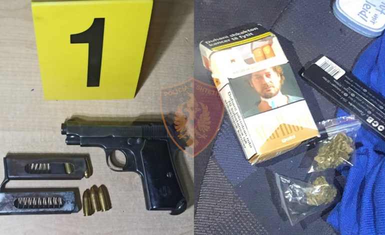 LËVIZTE ME ARMË ME VETE/ Arrestohet 30-vjeçari në Lezhë. Në pranga dhe shoku i ij, në banesë iu gjet…