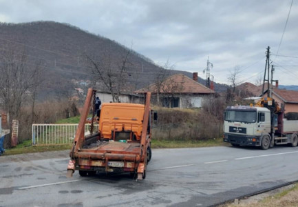 RRUGËT 20 DITË TË BLLOKUARA/ Hiqen barrikadat në veri të Kosovës
