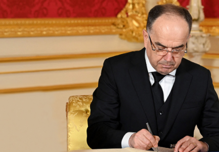 “PROVOKIM EKSTREM I PRESIDENTIT SHQIPTAR”/ Media greke: Bajram Begaj kërkoi që të ulet flamuri grek gjatë vizitës në…