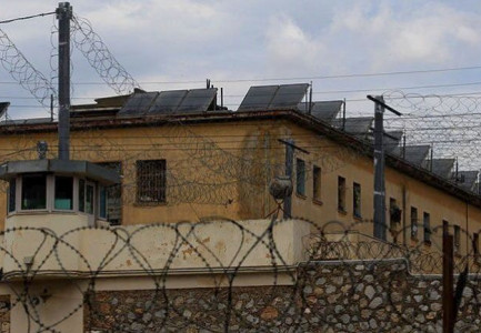 TRAZIRA NË BURGUN GREK/ Shqiptari tenton arratisjen nga institucioni i vuajtjes së dënimit. Pret kangjellat dhe…